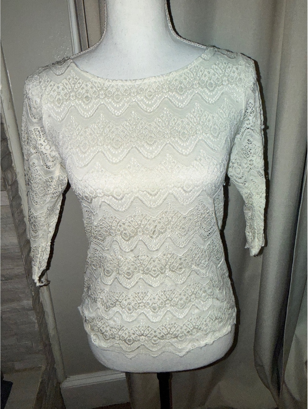 JOVILIA Ivory Lace Zip-Back Top โ Size S